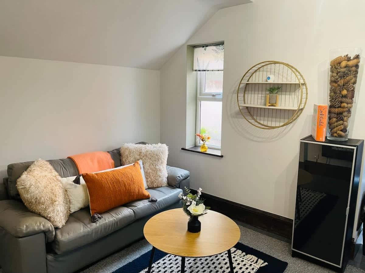Cosy 1br Apt, Centre, Free Parking, By Derbnb